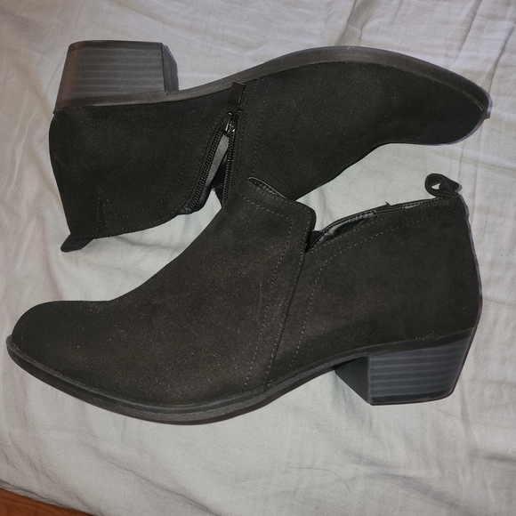 Torrid Side Dip Ankle Booties - Picture 2 of 5